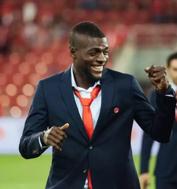 Photos: Nigerian Footballer, John Ogu, Proposes To Girlfriend On The Pitch