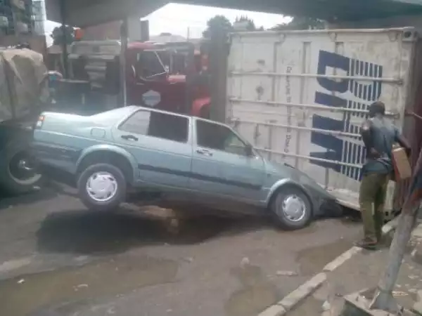 Photos: Trailer Falls And Crushes Car In Port Harcourt 