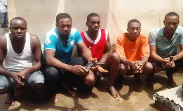 Robbers Who Cause Mild Accident To Rob Their Victims Arrested By SARS In Lagos