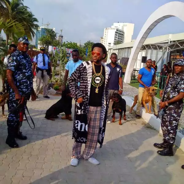 SEE Dbanj Surrounded By Heavy Security Guards And Mean Dogs