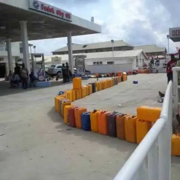 See What Fuel Scarcity Has Caused At A Filling Station