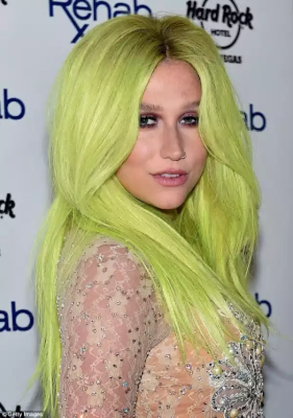 Sexy!!! Kesha Rocks New Green Hairdo