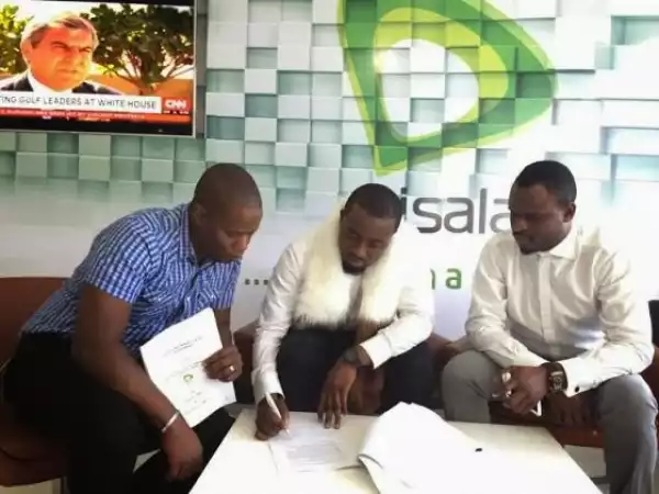 Singer, Ice Prince Renews His Contract With Etisalat 