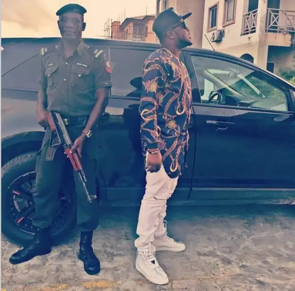 Skales Shows Of Pic With His Bodyguard
