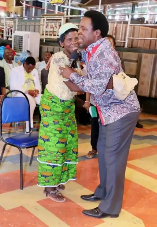 T.B Joshua Returns Elderly Woman’s Half-a- Million Naira Tithe