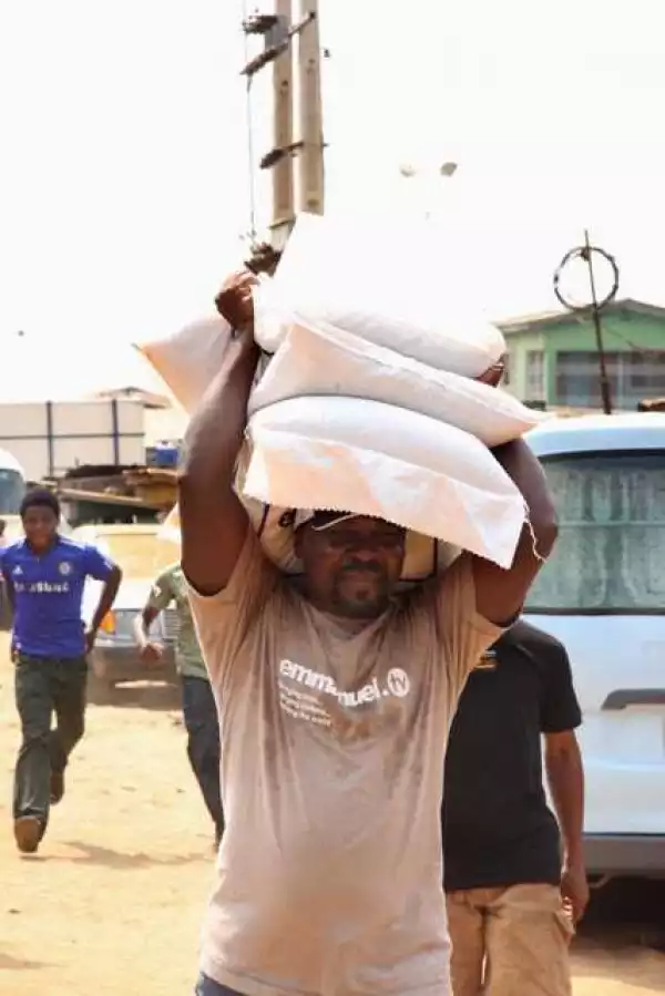 TB Joshua Spotted Lifting 3 Heavy Bags Of Rice