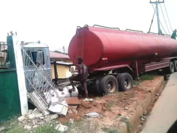 Tanker Loaded With Petrol Crashes Into Hospital Fence In Abia State