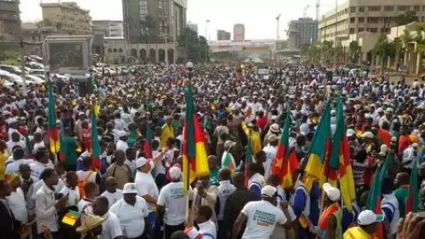 Thousands march in Cameroon to show support for troops fighting Boko Haram
