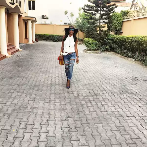Très Chic! Niyola Steps Out In Ripped Jean, Fedora Hat & Sunshades