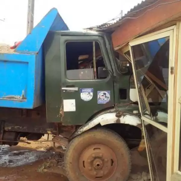 Truck Crashes Into Shops In Ikorodu