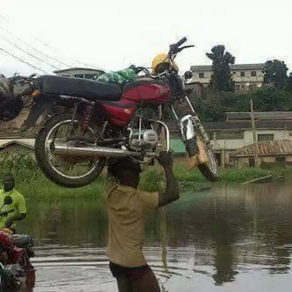 Wahala Dey OO!! See How This Man Carried His Motorcycle Due To Lagos Flood