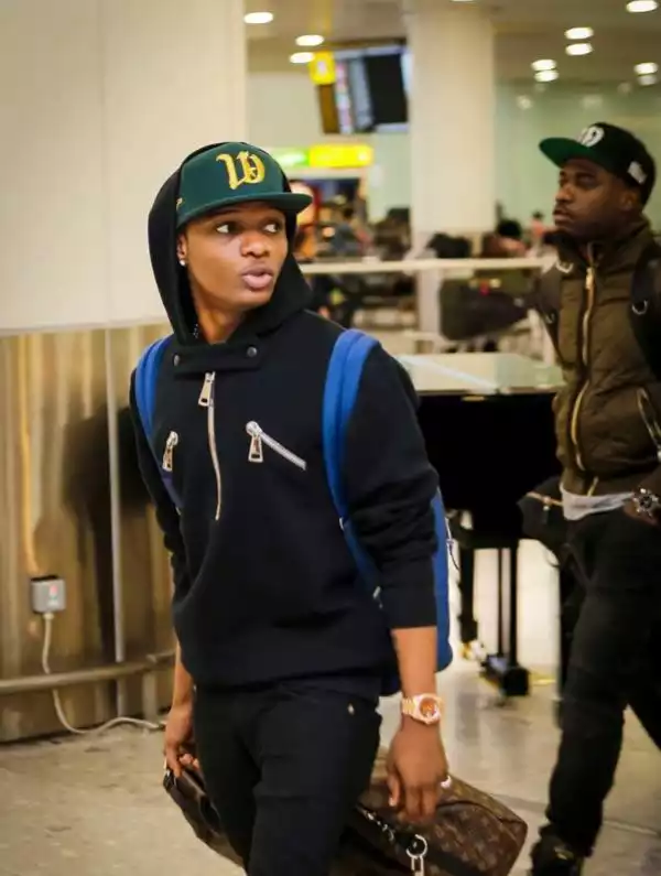 Wizkid Arrives UK In Swag For Show (Pics)