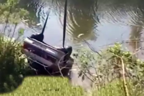 Woman Dies During S€x With Boyfriend After Parked Car Rolls Into River