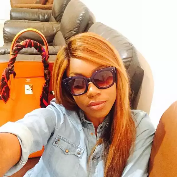 Yvonne Nelson Puts Her Gold iPhone 6 On Display As She Flaunts Her Fresh Laps | PHOTOS