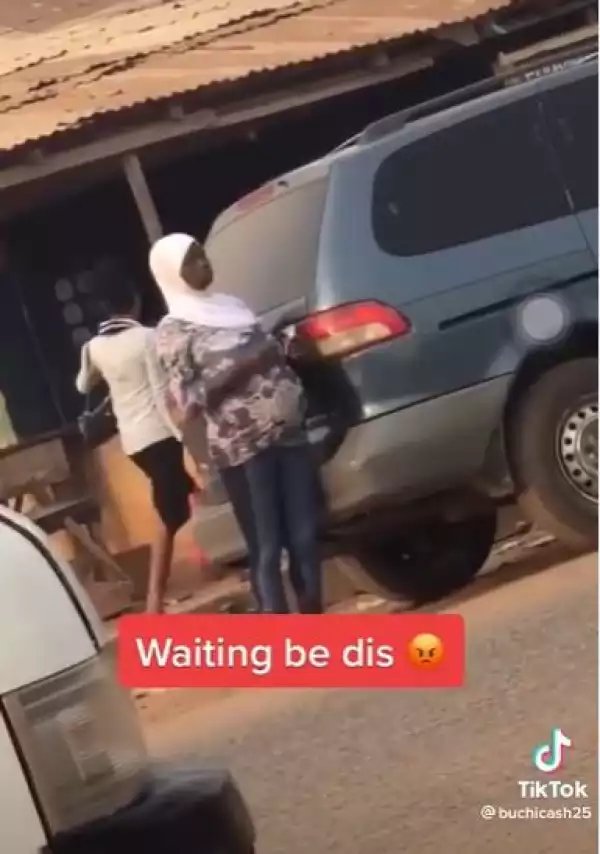 Heavily Pregnant Lady Seen Smoking By the Roadside (Video)