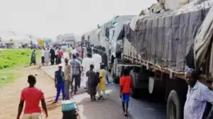 Residents Loot Truck Conveying Food Items In Ondo
