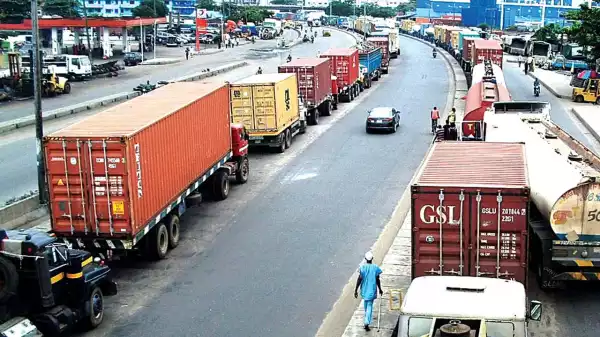 Osun apprehends Northern travellers hiding in trucks carrying essential goods