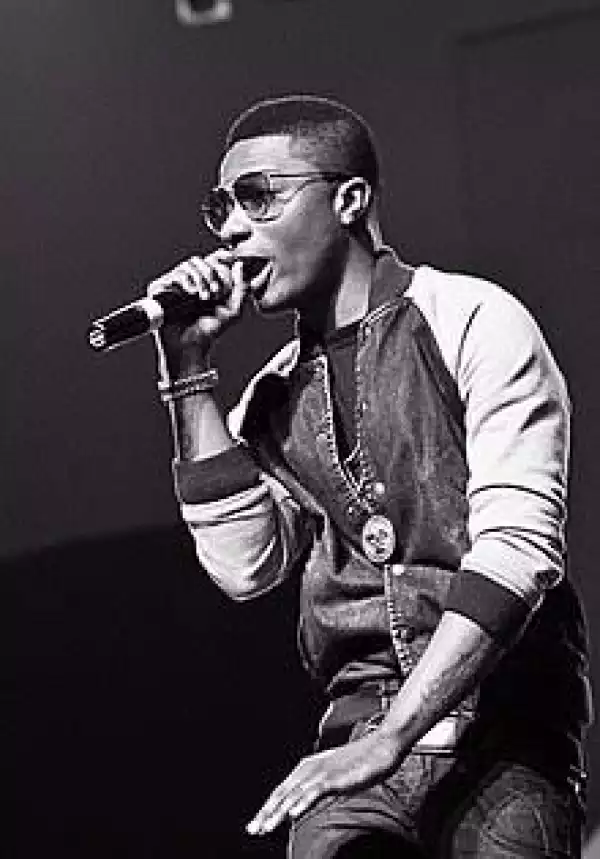 Wizkid looks dashing in black outfit. (Photos)