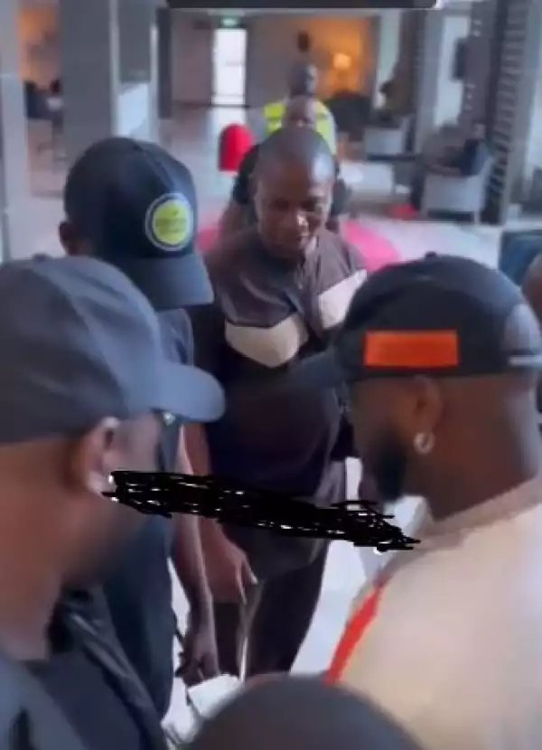 Davido Spotted Sharing Dollars To People At The Airport (Video)