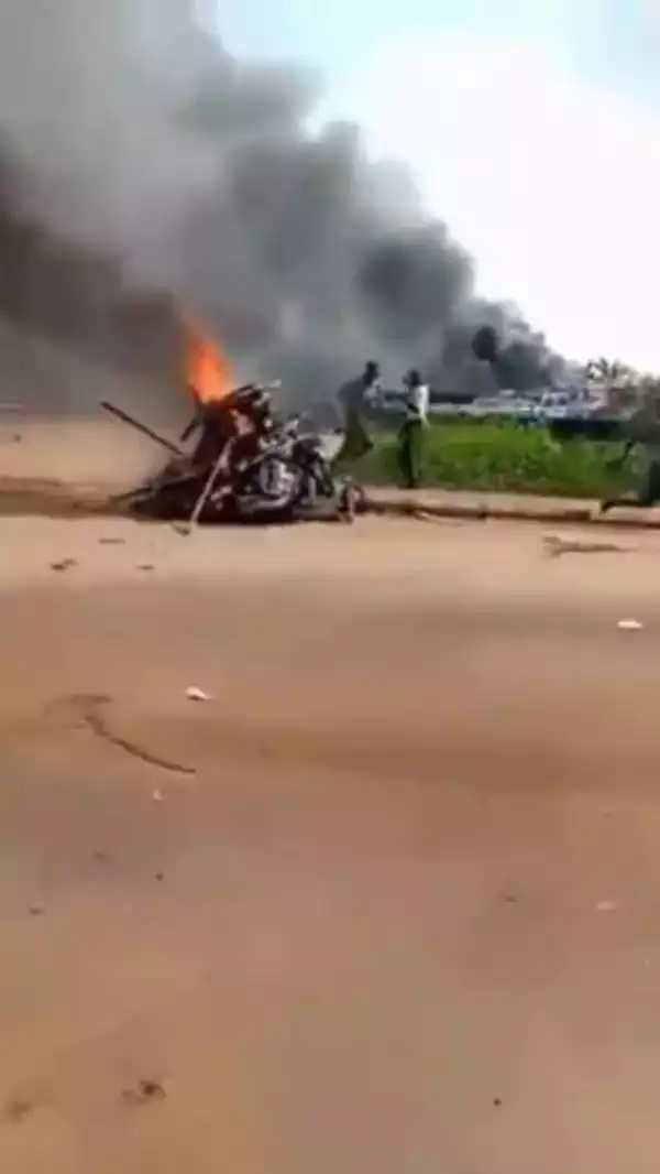 Suspected IPOB members burn down Ebonyi Central Police Station (video)