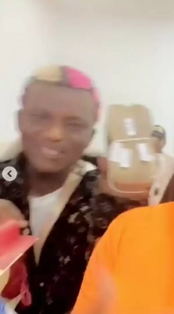 Osun Elections: Singer, Portable Flaunts Cash Received From Gov Oyetola After Declaring Support (Videos)