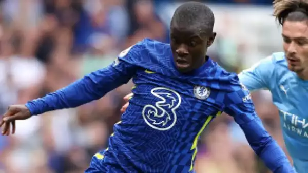 Chelsea midfielder Kante charms Al Ahly players and staff