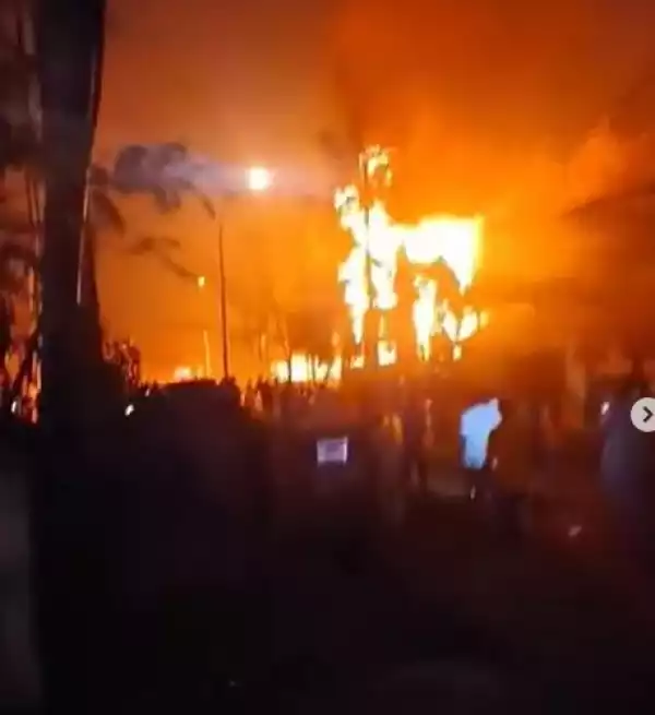 Fire Guts Filling Station At Wuse Zone 1 (Video)