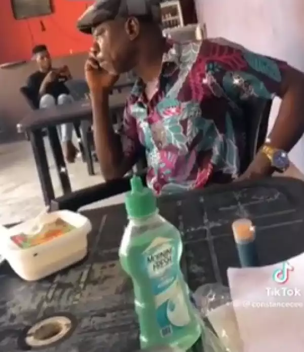 This video of an Igbo father rebuking his son for spending money carelessly will leave you in stitches