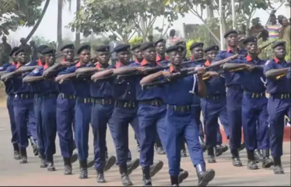 Drama As NSCDC Official Is Caught Smuggling Two People Into Ebonyi On A Motorcycle