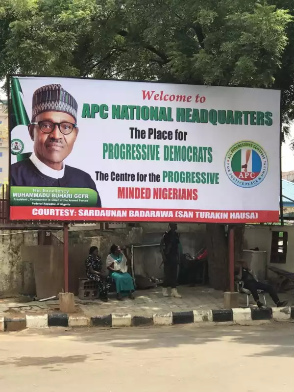 APC Removes Oshiomhole’s Pictures, Banners At Party Secretariat In Abuja