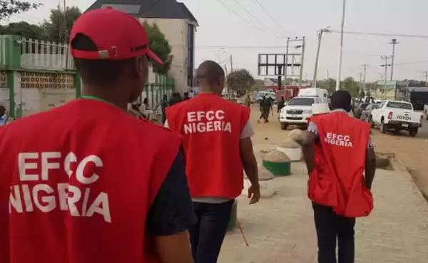 EFCC Arrests 40 Illegal Miners With 12 Trailers Loaded With Lithium, Other Minerals In Kwara