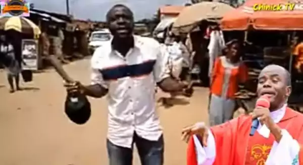 Man (Town Crier) Enters Market, Begs Fr. Mbaka To Leave Peter Obi Alone ( Video)