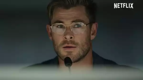 Spiderhead Clip Shows Chris Hemsworth Manipulating Emotions