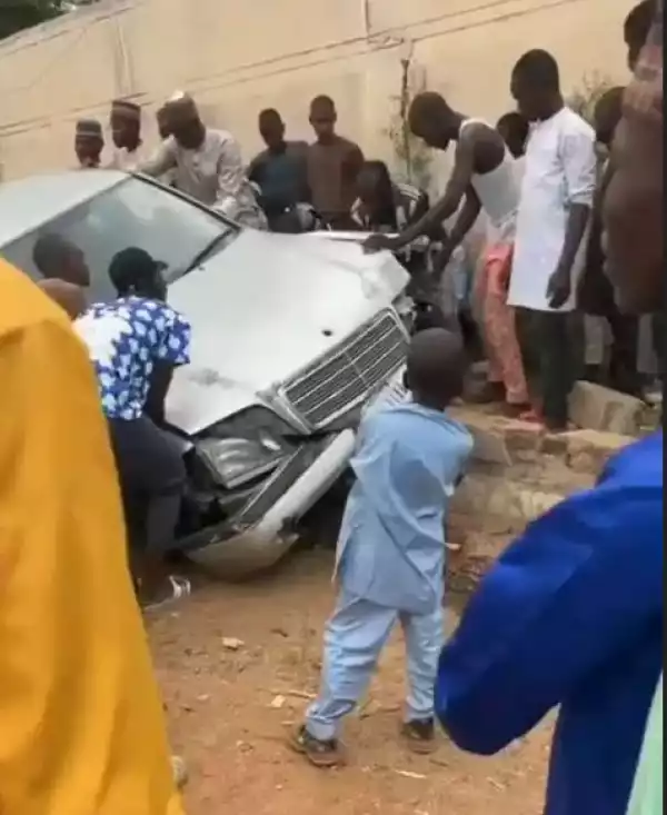 Car Drifters Run Into Pole, Fence In Maiduguri During Showoff (Video)