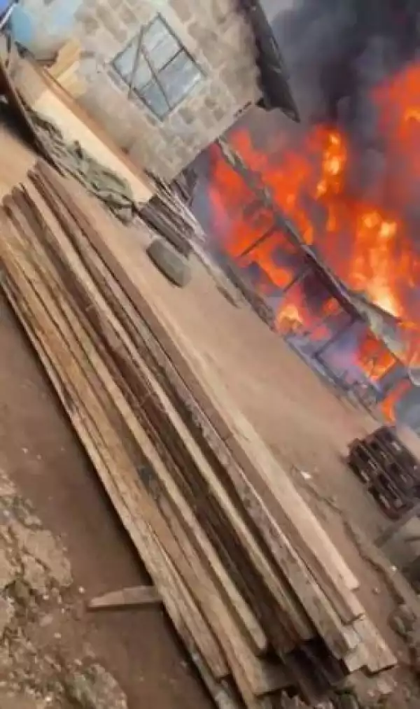 Fire Razes Plank Market In Ogun