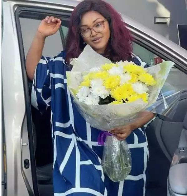 "I Might Give Marriage Another Shot" - Mercy Aigbe Says As She Shows Off The Flowers Her Man Sent To Her On Set
