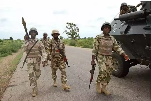 Nigerian Soldiers Storm Anambra Nursing School In Search Of Unknown Gunmen (Photos)