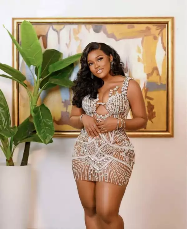 BBN Fans Show CeeC Love, Buys Her An iPhone 15 And Gigantic Money Bouquets