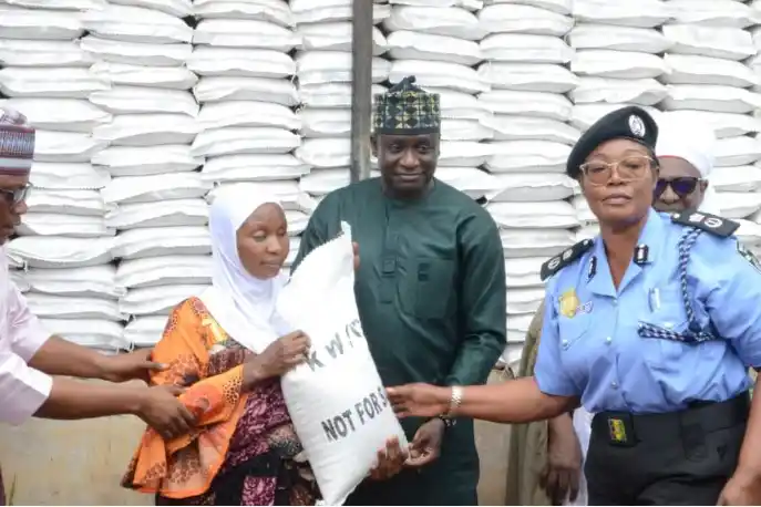 Palliatives: Kwara distributes 250,000 bags of rice