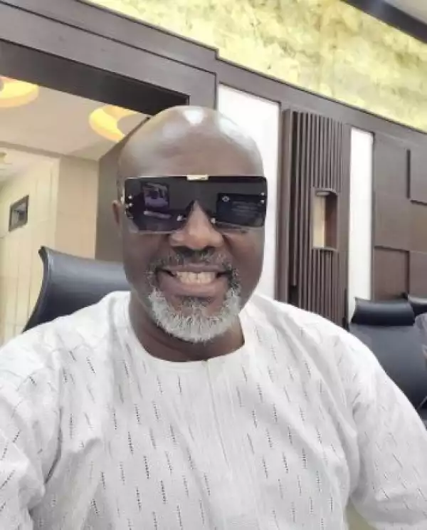 Senator Dino Melaye Wins Diapers Fixing Competition For Dads At An Event (Video)
