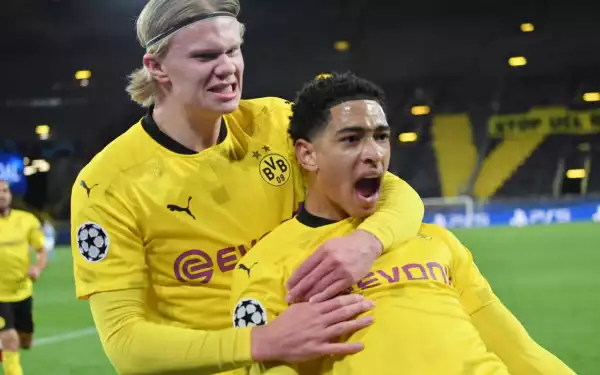 Journalist issues clarification as Chelsea are linked with move for Borussia Dortmund teenager