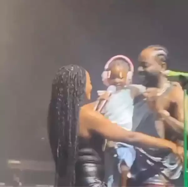 Simi And Daughter Deja Warm Hearts As They Surprise Adekunle Gold On Stage At His Dallas Show (Video)
