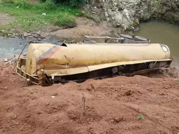 SO BAD!! Fuel Tanker Out Of Control Crushes 5 To Death In Oyo (Pics)