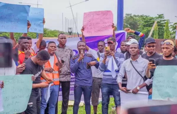 Students Protest ASUU Strike In Ilorin (Photos)