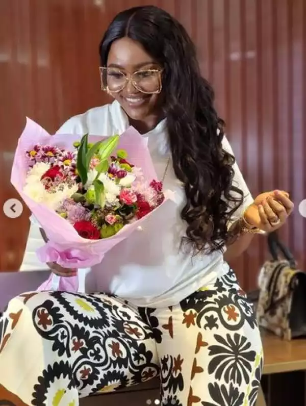 I Would Have Preferred Money - Chizzy Alichi Says As She Receives Flower Bouquet From Husband (Video)