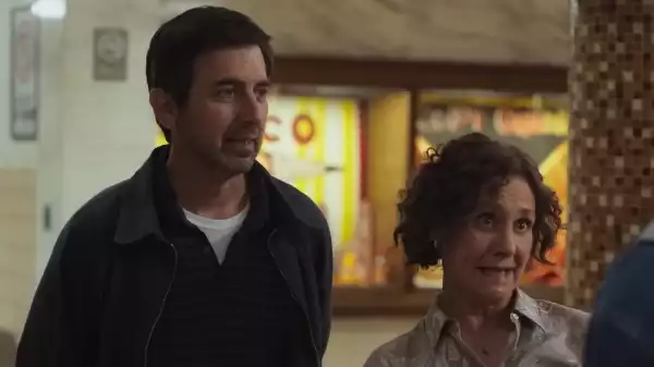Somewhere in Queens Trailer: Ray Romano & Laurie Metcalf Lead Dramedy