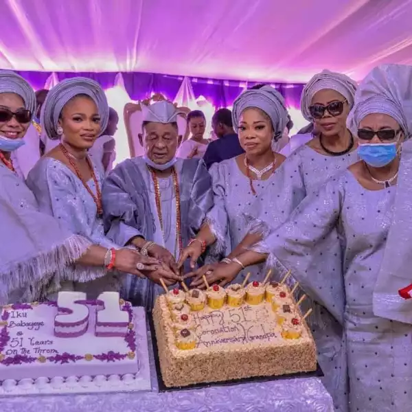 Video of Alaafin of Oyo and His Oloris Dancing On His 51st Coronation Anniversary Party
