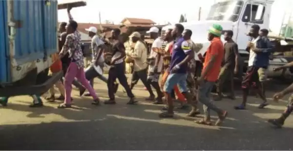 Drama As Ondo Youths Go Wild, Protest Kidnap Of Community Residents