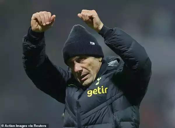 Tottenham FC coach Antonio Conte to undergo surgery to remove his gallbladder after suffering severe abdominal pain