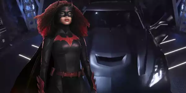 Batwoman’s Javicia Leslie Explains How It Feels To Drive The Batmobile